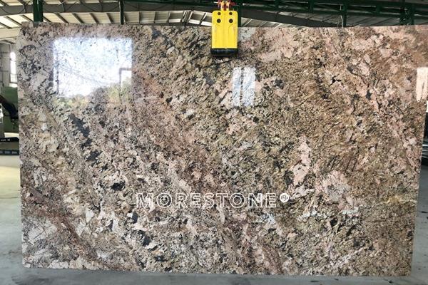  Đá trang trí ốp vách Brazil gold